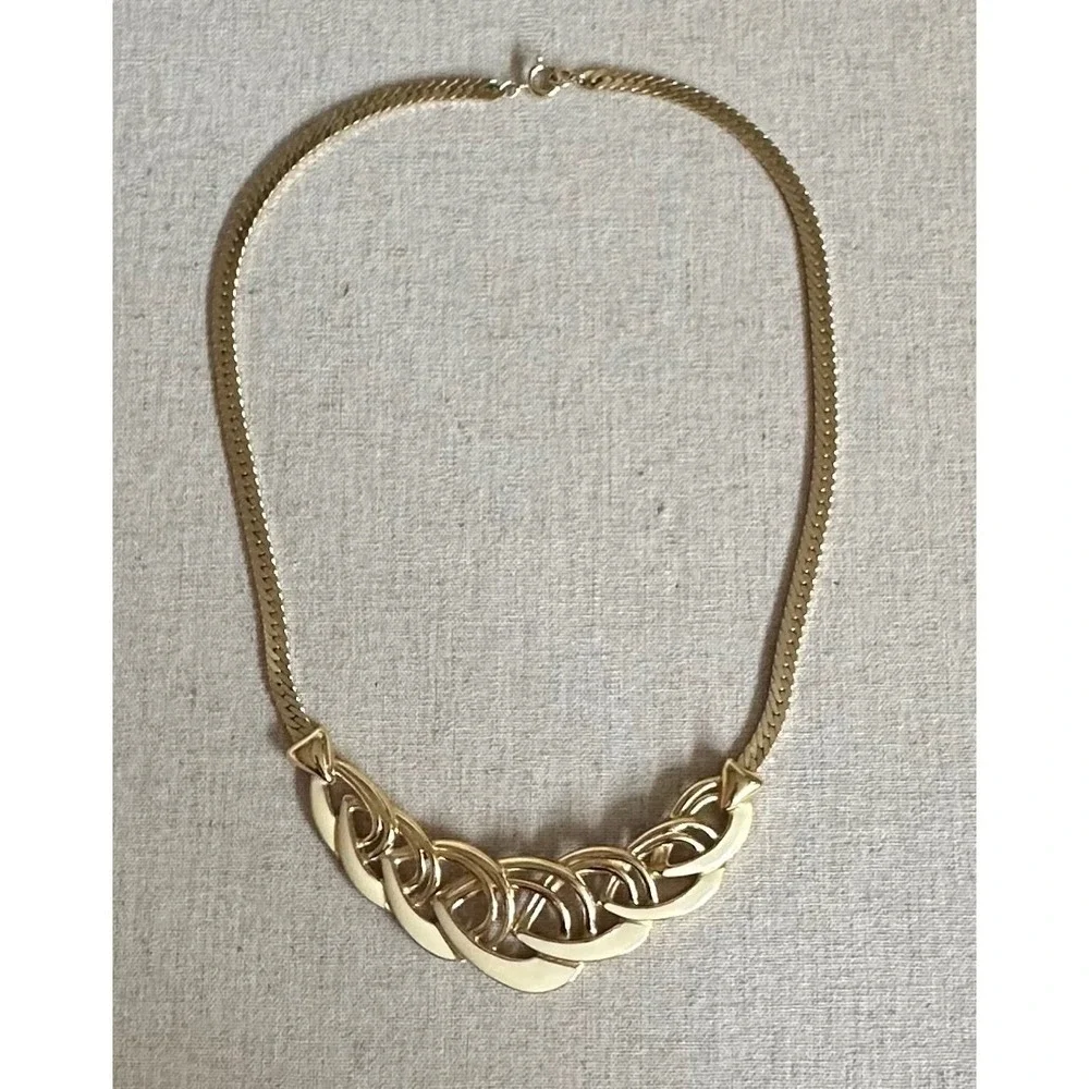 Trifari VTG Gold Tone Cream‎ Enamel Choker Necklace Herringbone 17